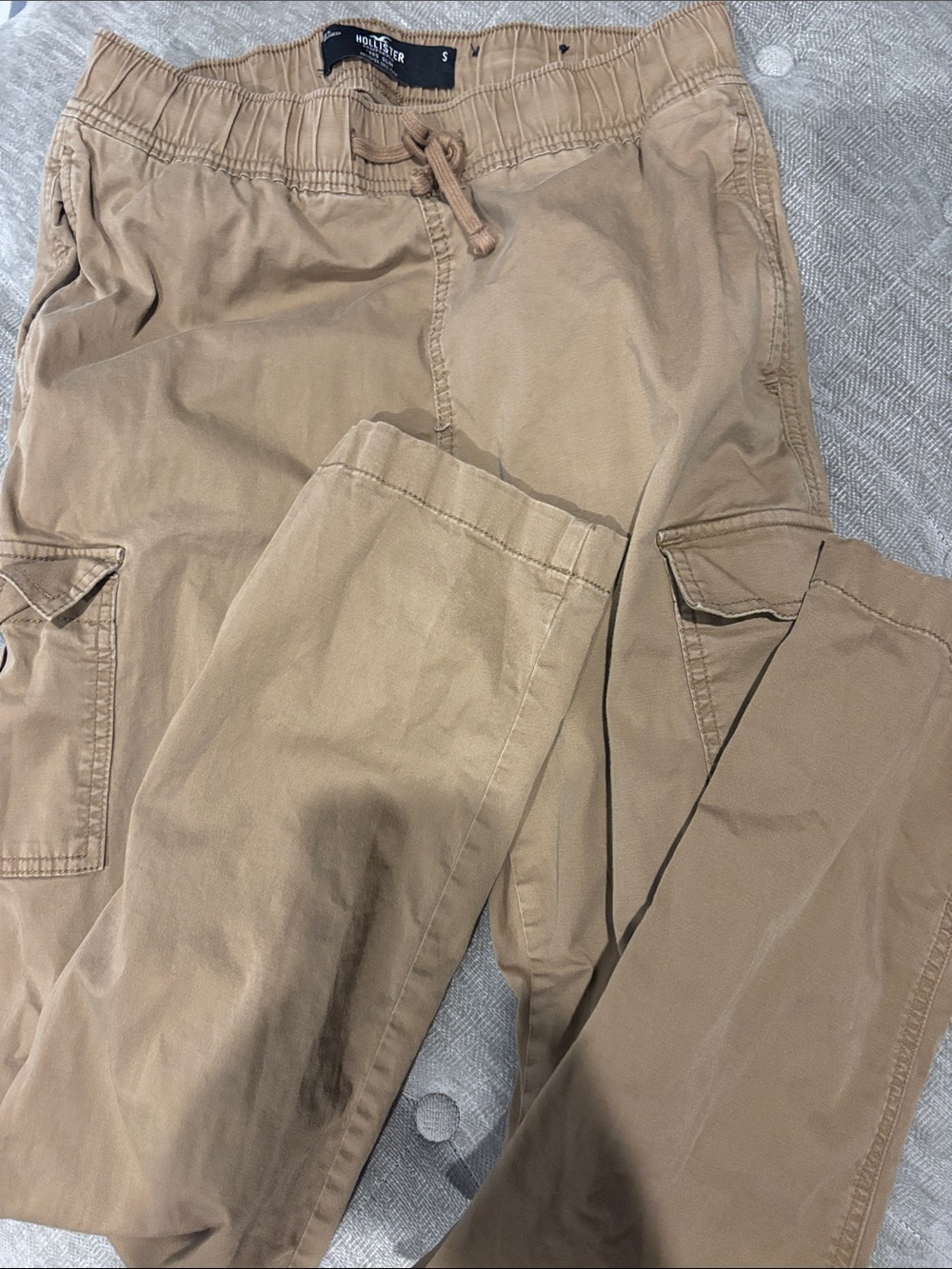Hollister Men's Khaki Cargo Pants - Elastic Waist